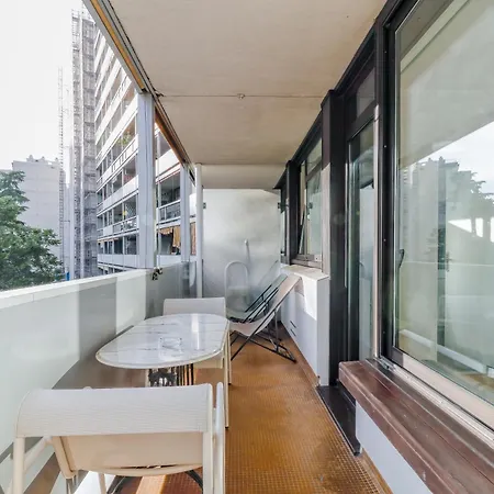 Apartman Perfect Living-staying In - Sun & Eiffel Tower
