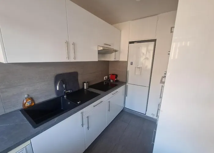 Large With Terrace And Sun - Eiffel Tower * باريس