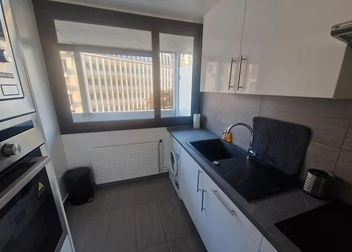 Large With Terrace And Sun - Eiffel Tower * باريس